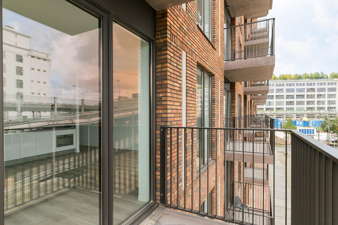 Bright 61m² studio on the 9th floor in Strijp-S - Image 14
