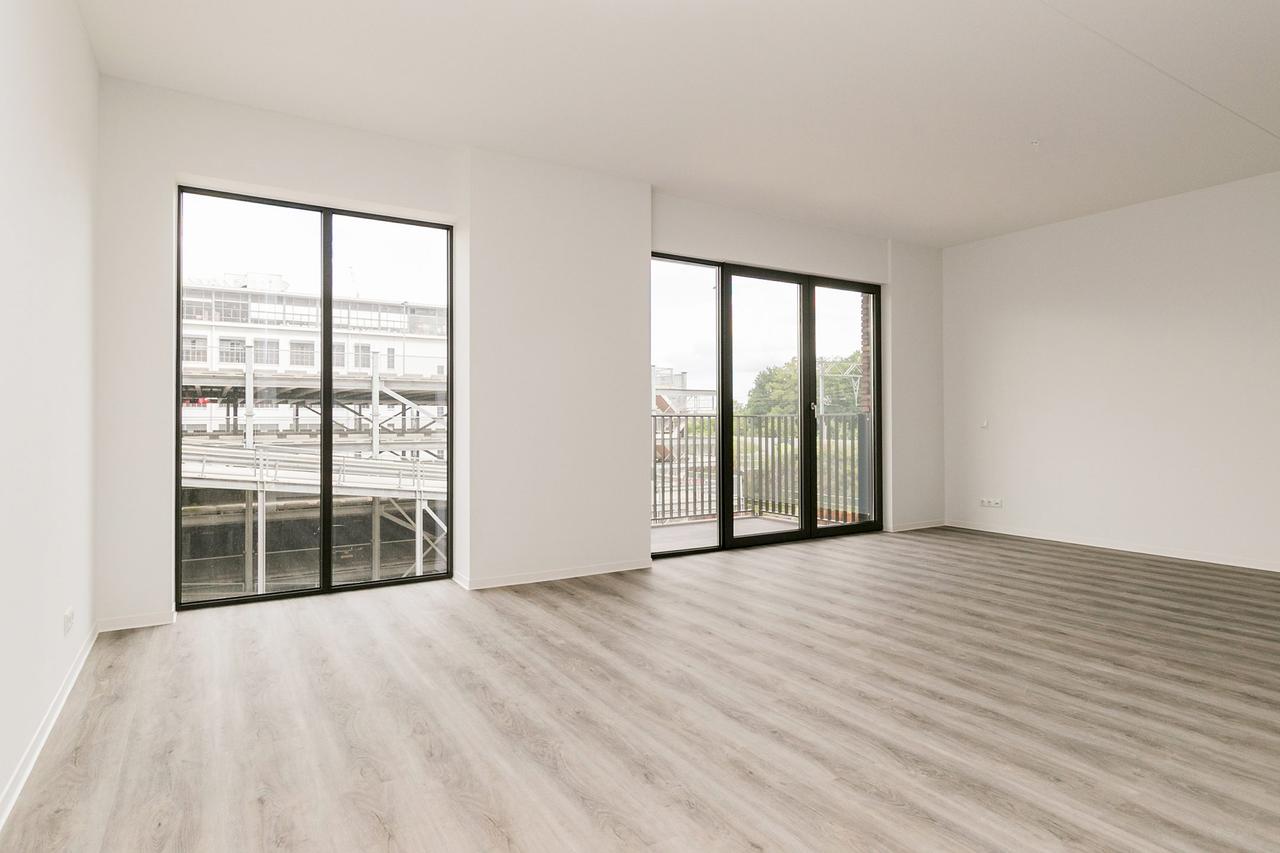 Bright 61m² studio on the 9th floor in Strijp-S - Image 9