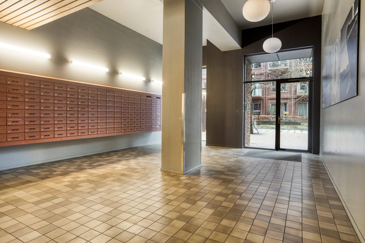 Bright 61m² studio on the 9th floor in Strijp-S - Image 5