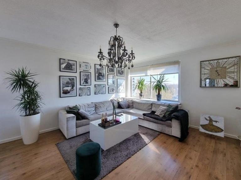 Furnished apartment (84m²) with south-facing balcony in Uithoorn - Image 1