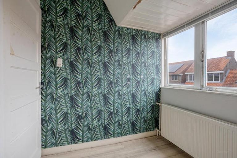 1930s Semi-Detached House near Julianapark - Image 22