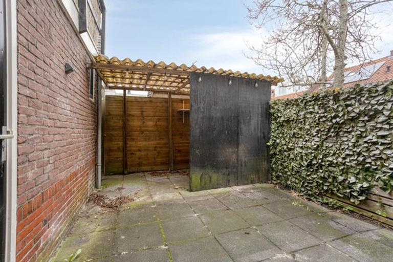 1930s Semi-Detached House near Julianapark - Image 24