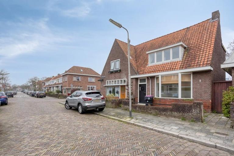 1930s Semi-Detached House near Julianapark - Image 2