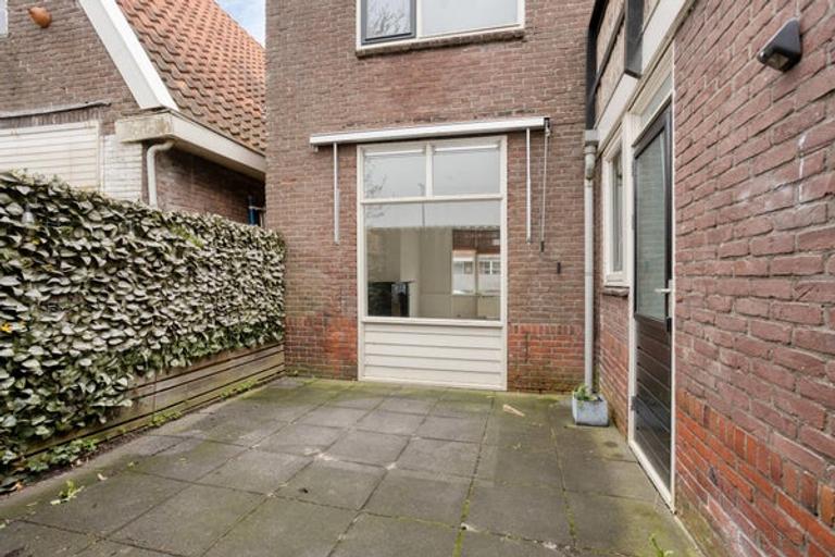 1930s Semi-Detached House near Julianapark - Image 25