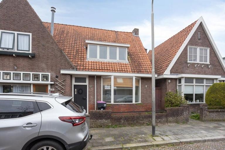 1930s Semi-Detached House near Julianapark - Image 4