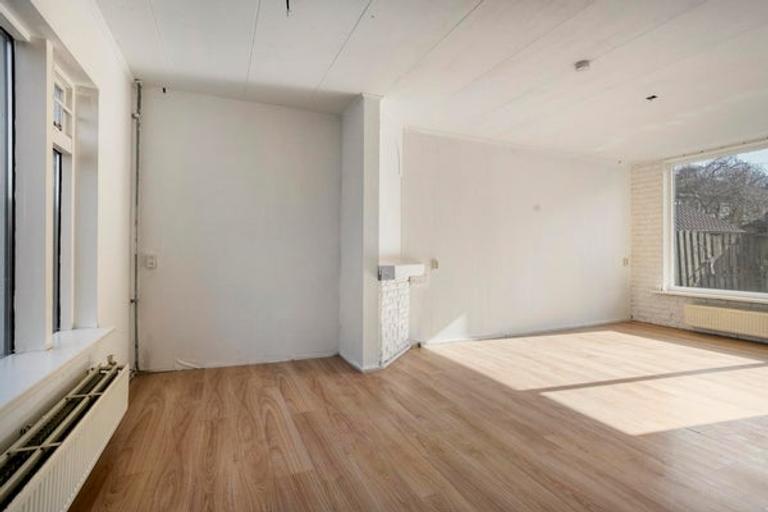 Energy-efficient house with a deep garden - Image 11