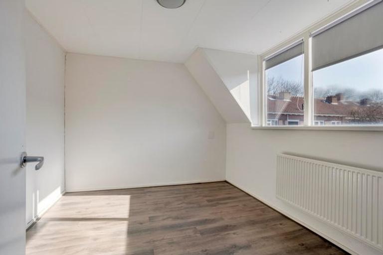 Energy-efficient house with a deep garden - Image 20