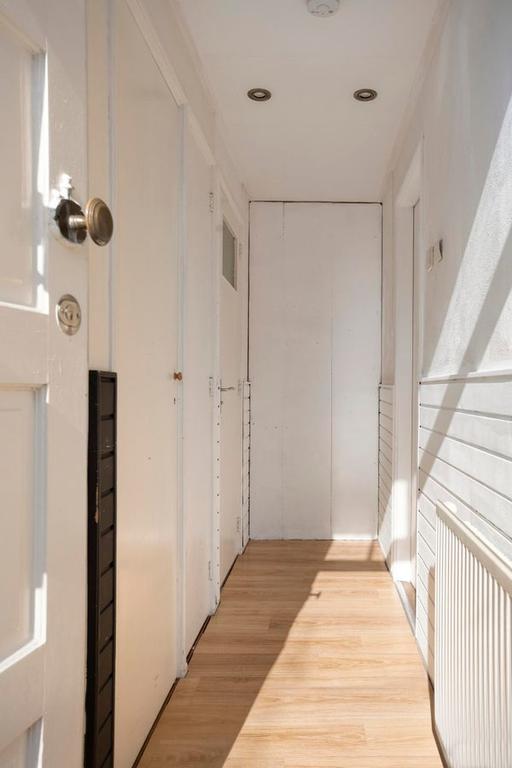 Energy-efficient house with a deep garden - Image 7