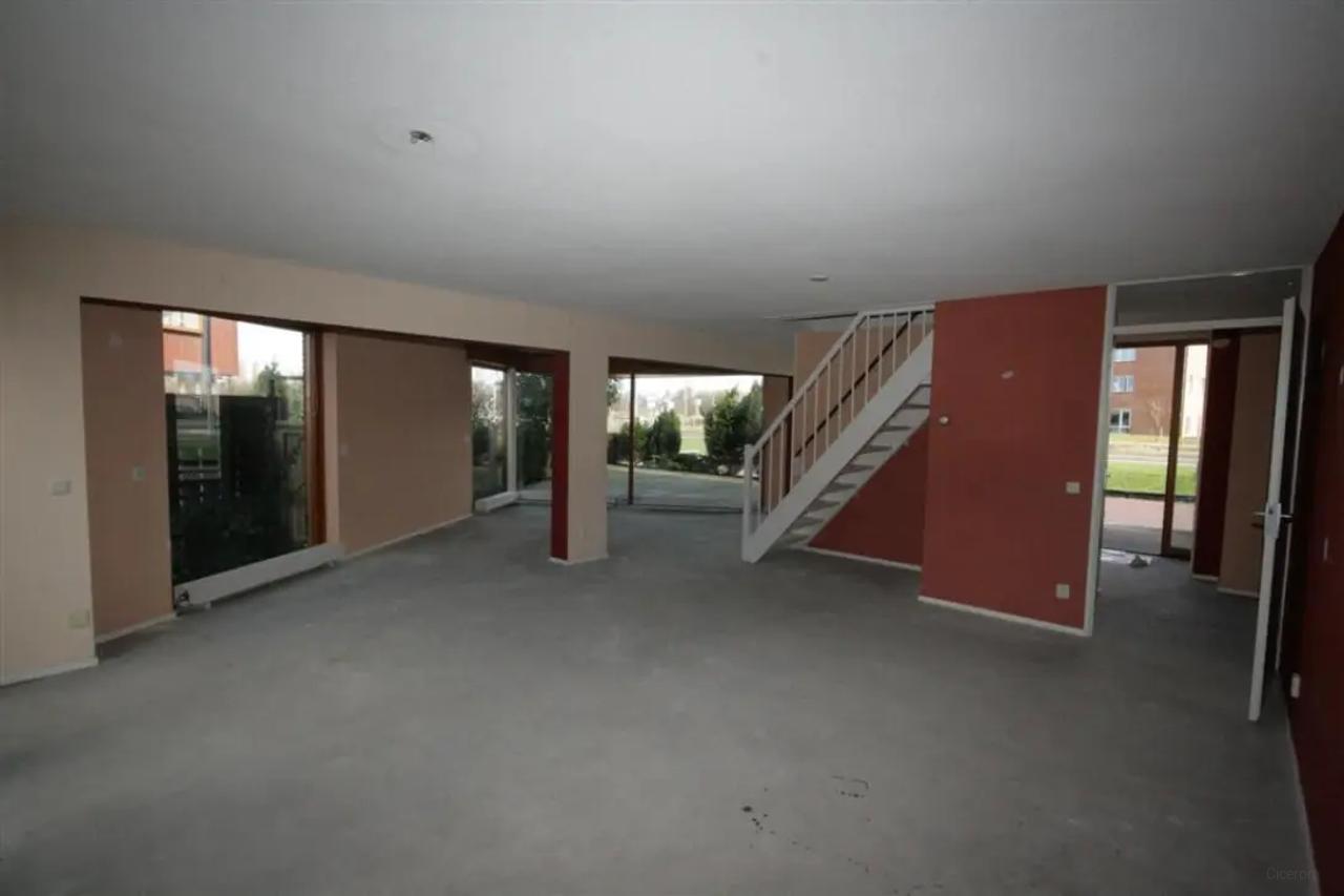Family Home (133 m²) with Deep Garden - Image 2