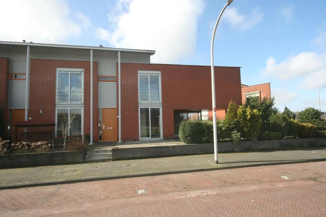 Family Home (133 m²) with Deep Garden - Image 1