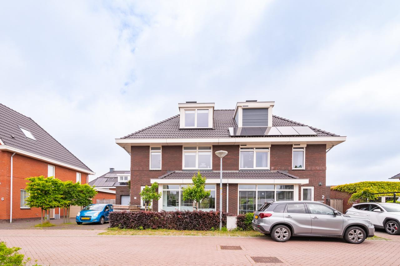 Semi-detached house with garden in Alkmaar - Image 1