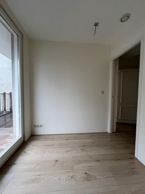Apartment with Terrace in De Pijp - Image 11
