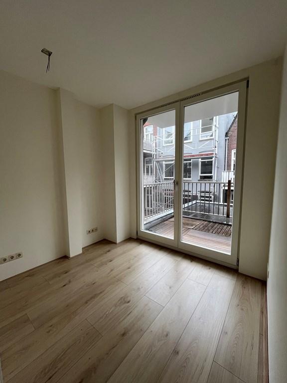 Apartment with Terrace in De Pijp - Image 10