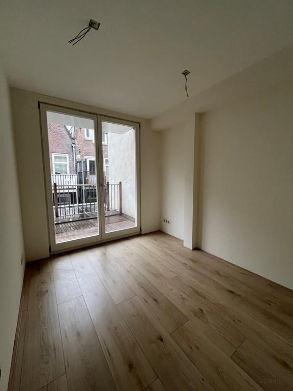 Apartment with Terrace in De Pijp - Image 7
