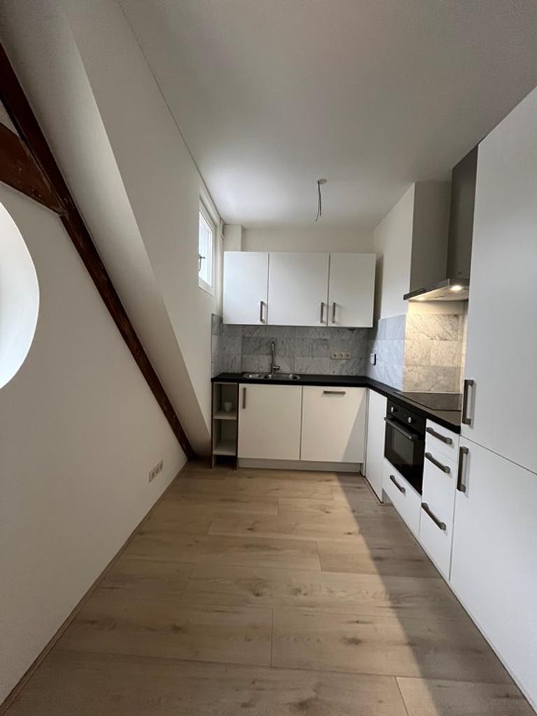 Apartment with Terrace in De Pijp - Image 2