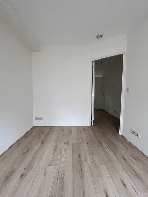 Apartment with Terrace in De Pijp - Image 8