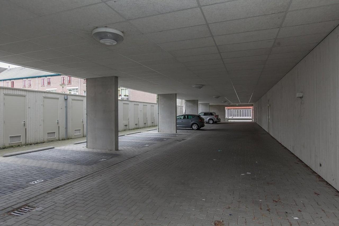 Ground floor apartment of 100 m² in Lewenborg - Image 12