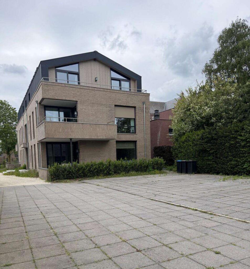 New-build penthouse with 3 bedrooms in Made - Image 1