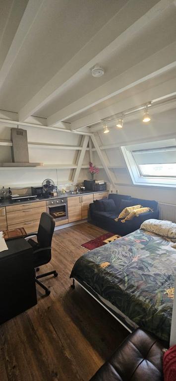 Furnished studio (A++) near Westerhaven - Image 9
