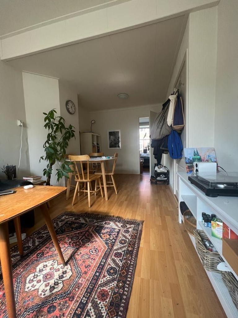 Studio with balcony in Zeeheldenbuurt - Image 2