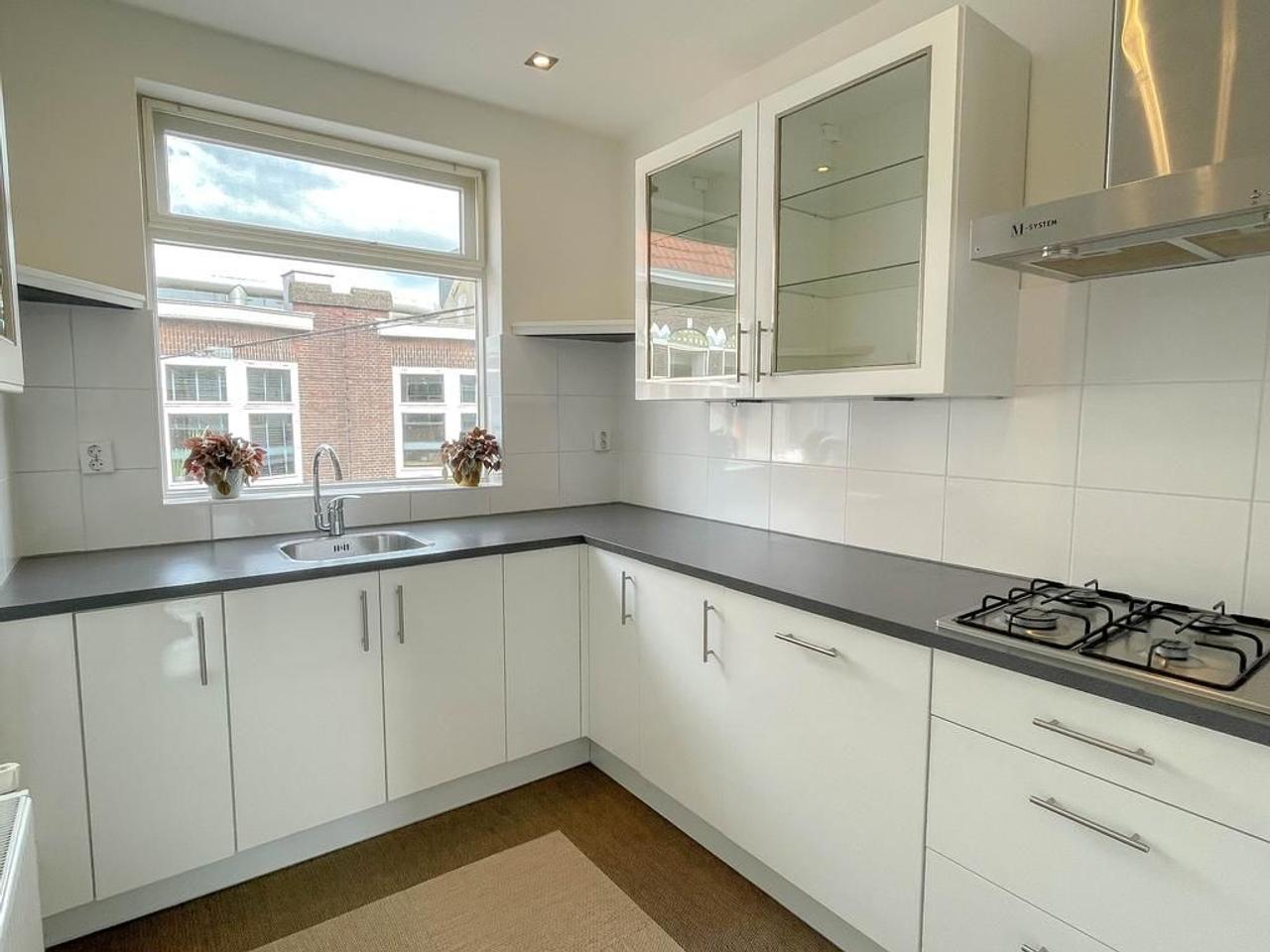 Upper-floor apartment of 110m2 in the center of Woerden - Image 5