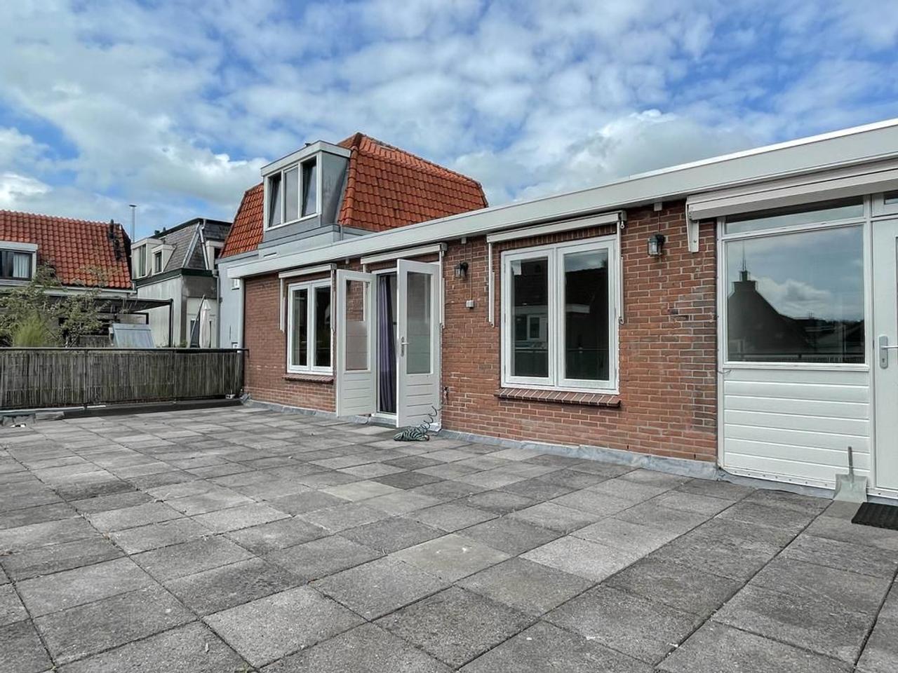 Upper-floor apartment of 110m2 in the center of Woerden - Image 12