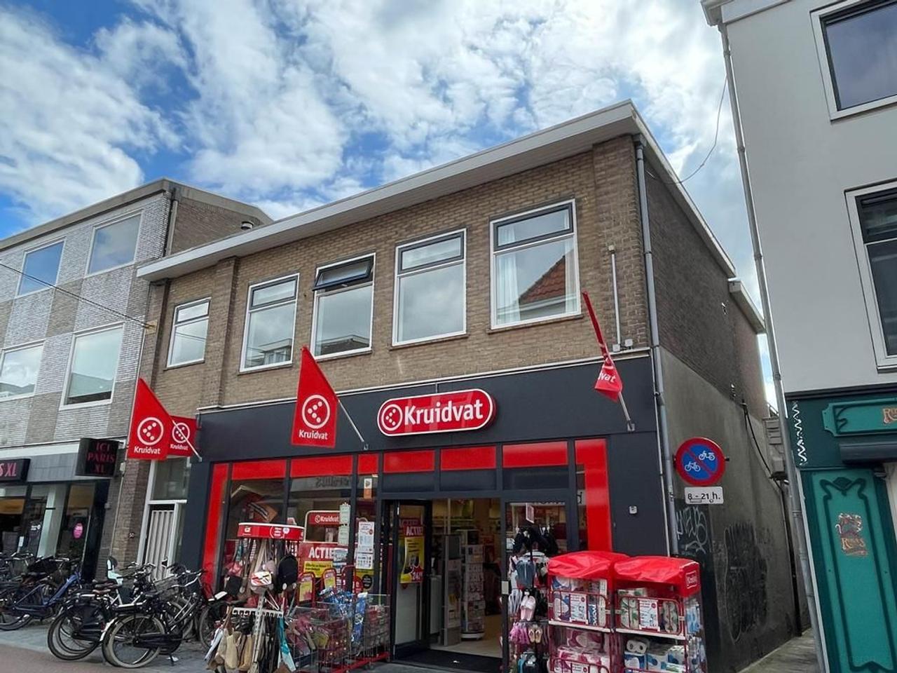 Upper-floor apartment of 110m2 in the center of Woerden - Image 1