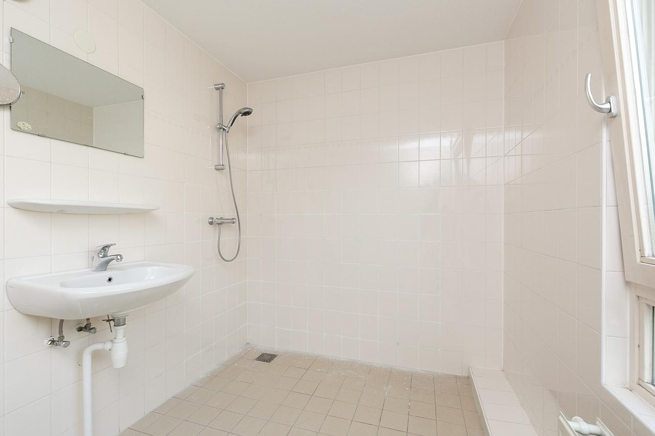 Licht 4-kamer appartement met zonnig balkon in Osdorp - Afbeelding 12