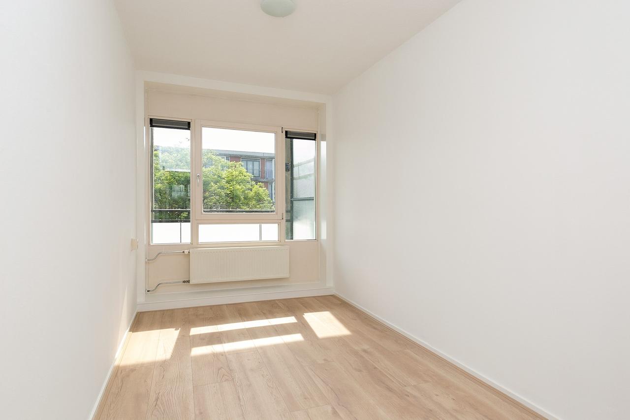 Licht 4-kamer appartement met zonnig balkon in Osdorp - Afbeelding 9