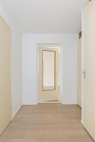 Licht 4-kamer appartement met zonnig balkon in Osdorp - Afbeelding 2