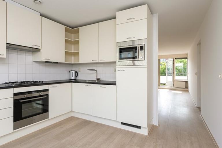 Licht 4-kamer appartement met zonnig balkon in Osdorp - Afbeelding 7
