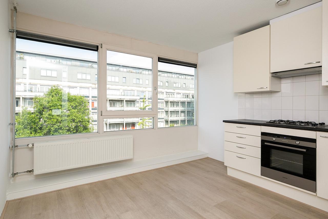Licht 4-kamer appartement met zonnig balkon in Osdorp - Afbeelding 8