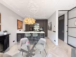 70 m² appartement met 2 balkons in Amsterdam