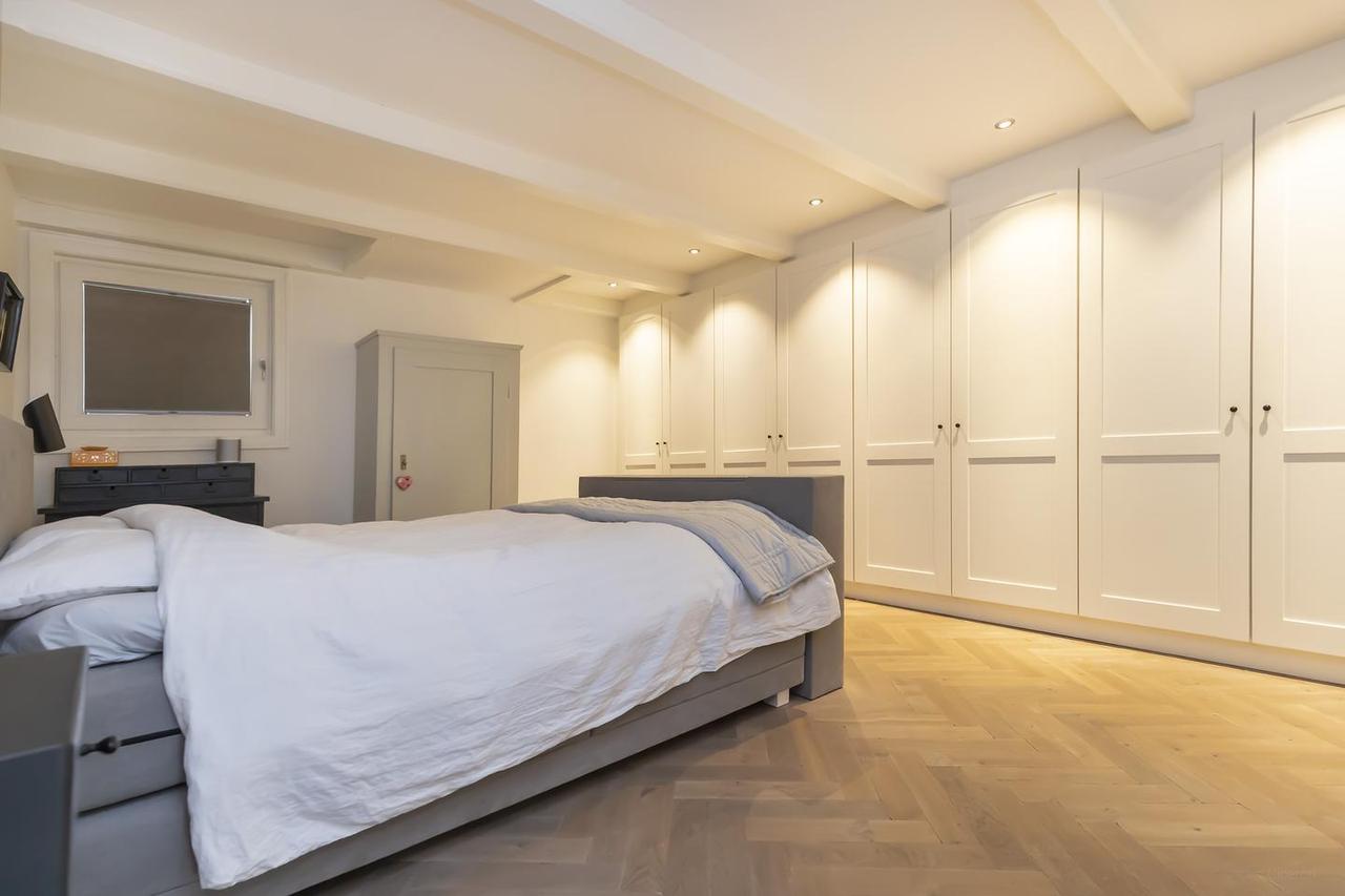 178 m² Canal House on Singel - Image 8