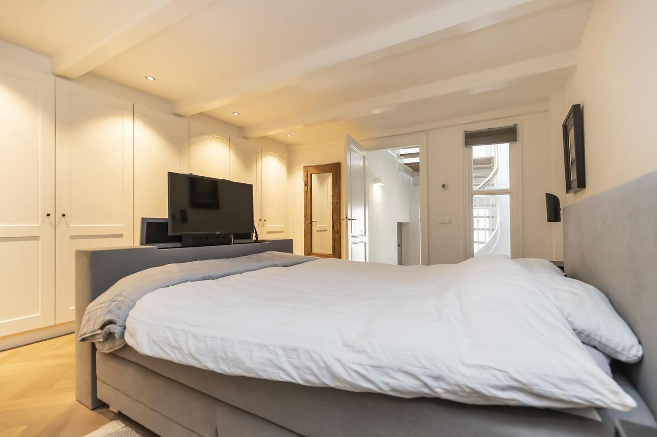 178 m² Canal House on Singel - Image 9