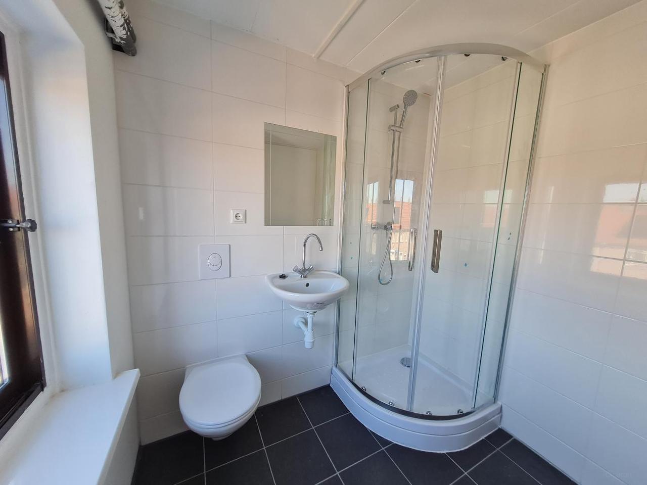 Bright studio with private bathroom in Oss - Image 4