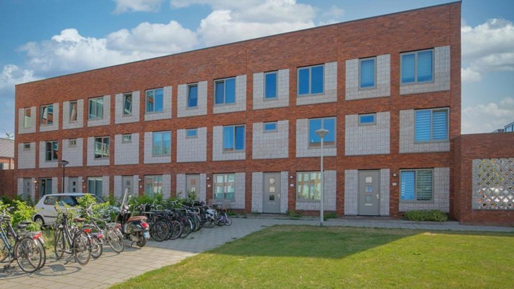 Family home of 125 m² with garden in Slotervaart - Image 1