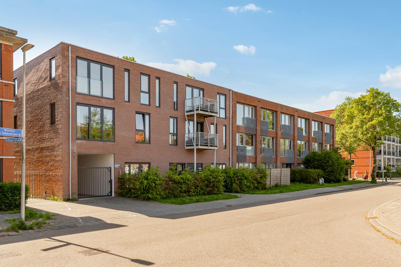 60m² apartment with balcony in Zuilen - Image 1