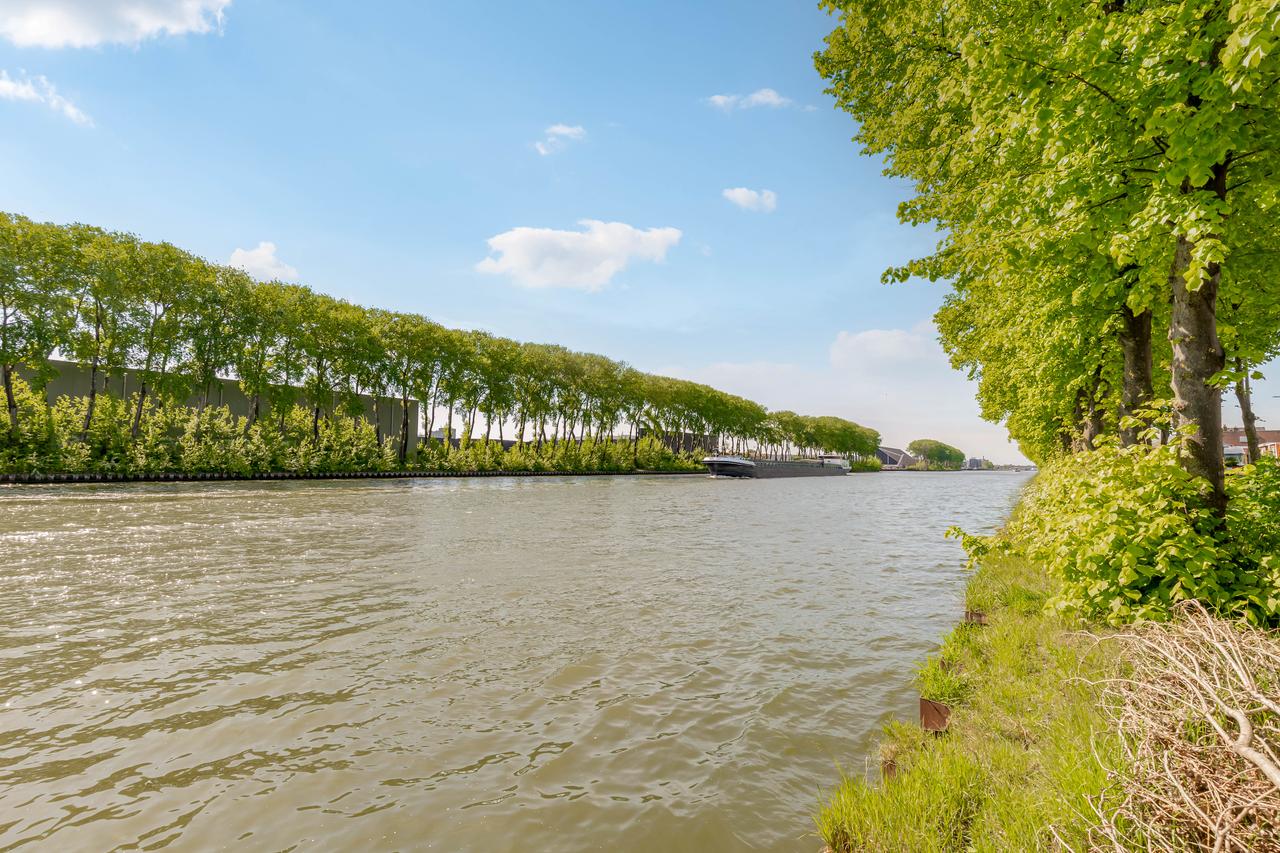60m² apartment with balcony in Zuilen - Image 10