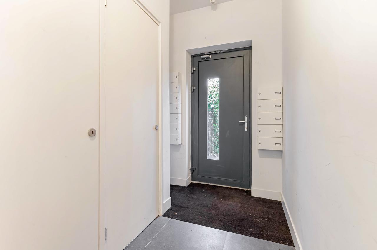 60m² apartment with balcony in Zuilen - Image 3