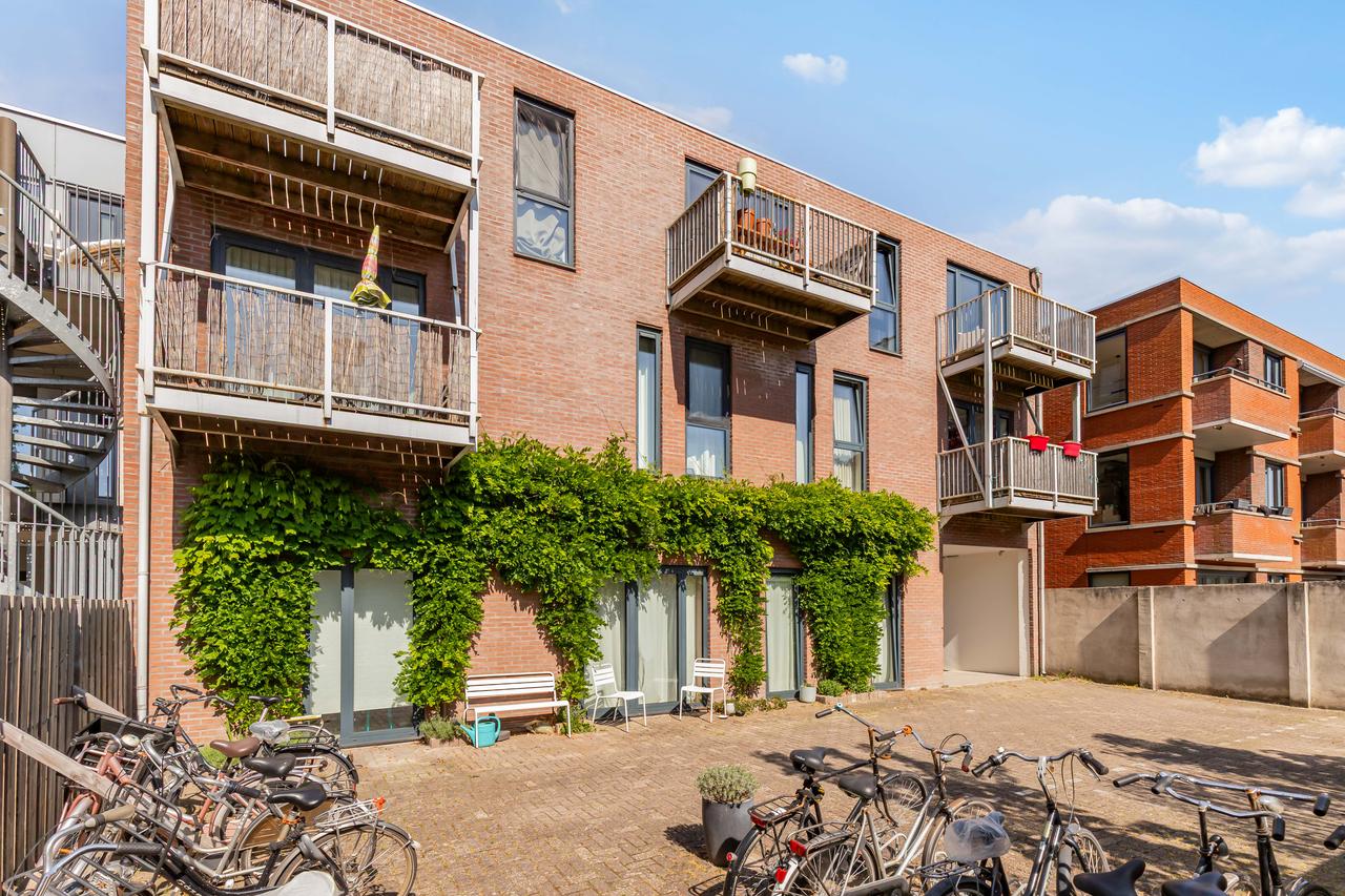 60m² apartment with balcony in Zuilen - Image 8