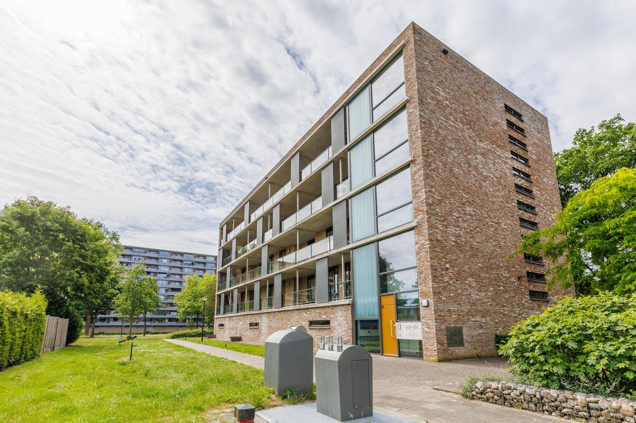 Energy-efficient 55+ apartment with large balcony in Apeldoorn - Image 1