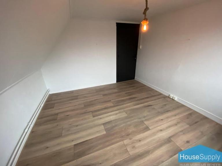 Kamer met dakterras in dameshuis - Afbeelding 6