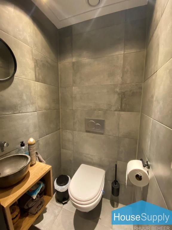 Kamer met dakterras in dameshuis - Afbeelding 12