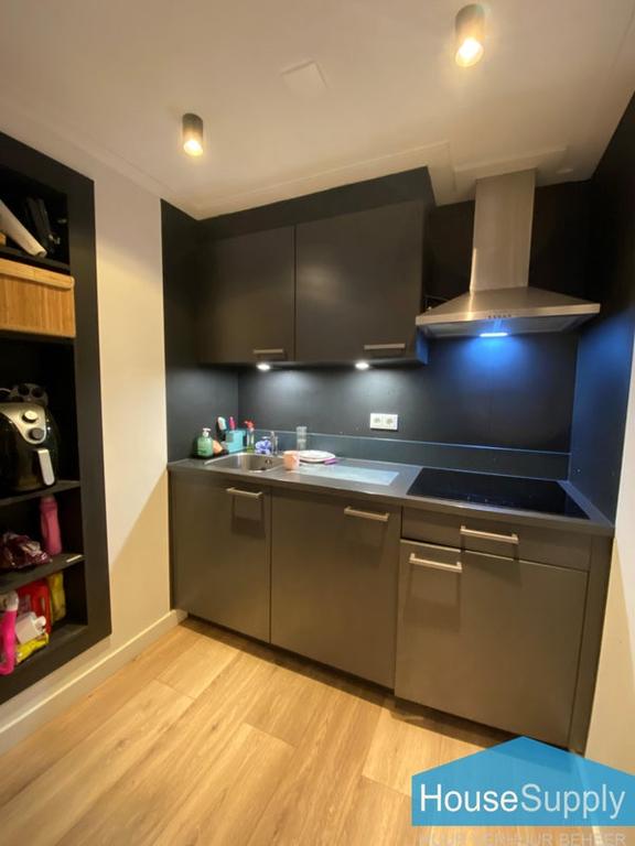 Kamer met dakterras in dameshuis - Afbeelding 10