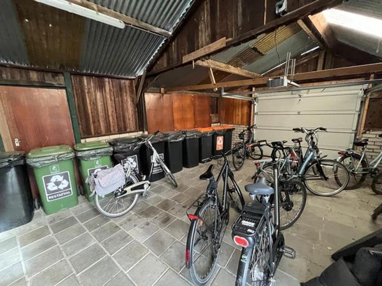 Kamer met dakterras in dameshuis - Afbeelding 17