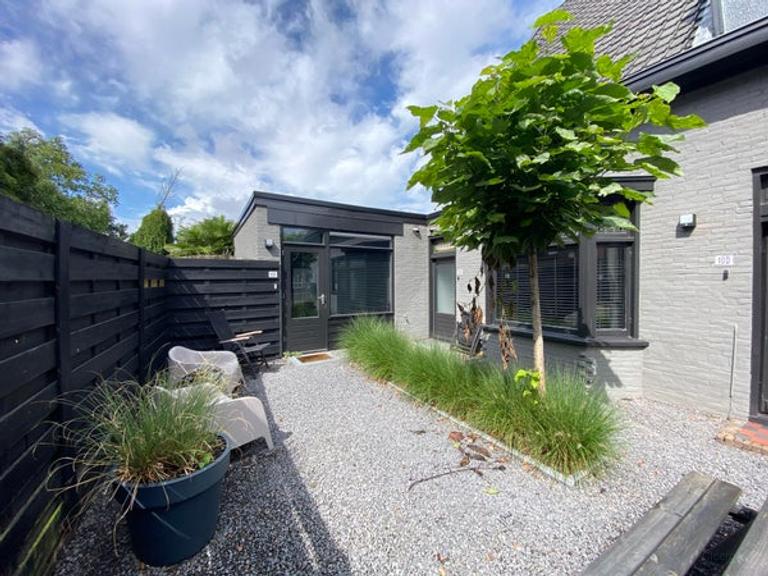 Kamer met dakterras in dameshuis - Afbeelding 13