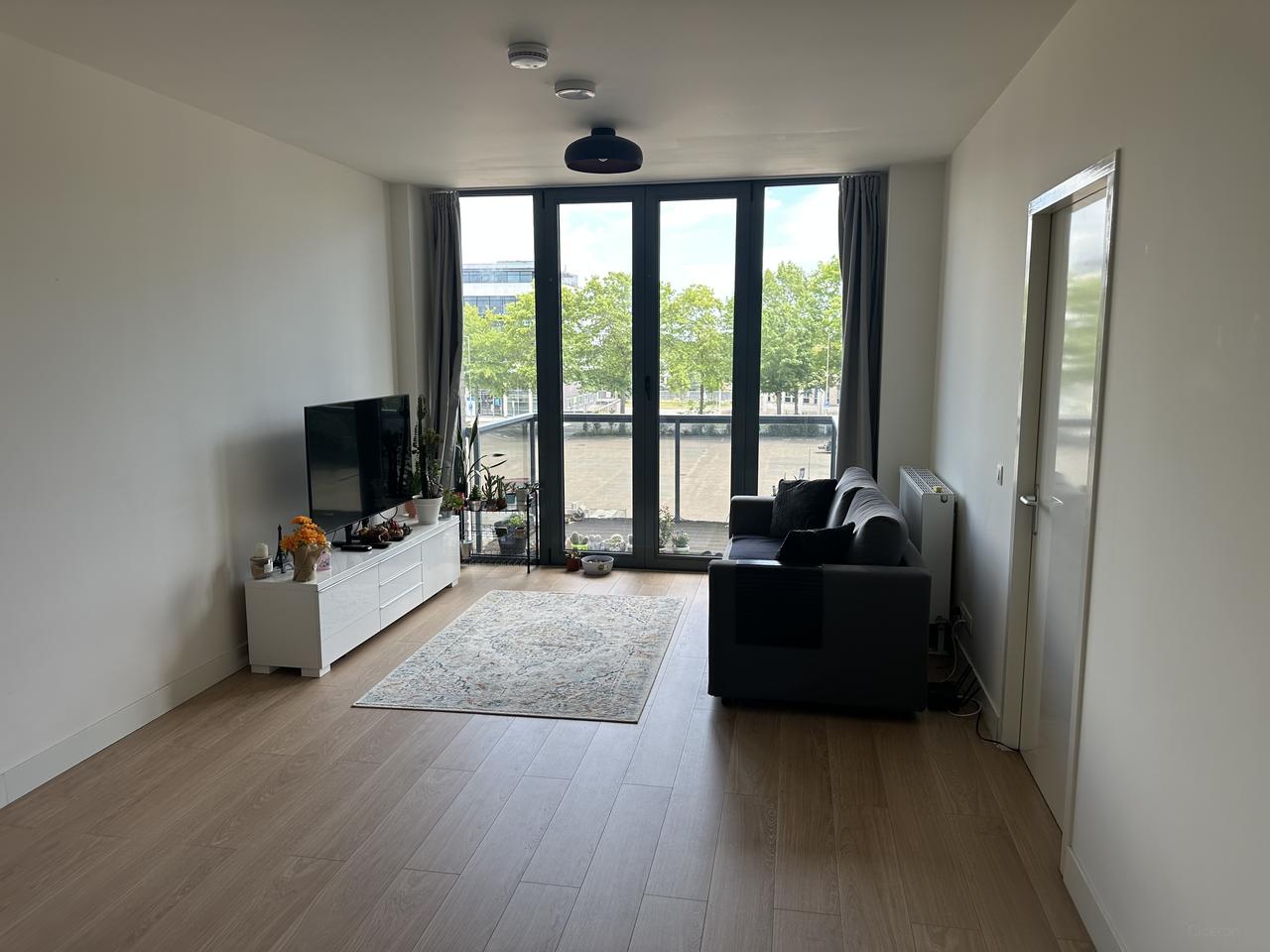 2-kamer appartement met balkon in Het Glacis - Afbeelding 1
