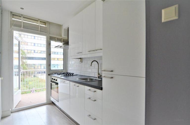 Bright 3-room apartment near Zuidas - Image 21