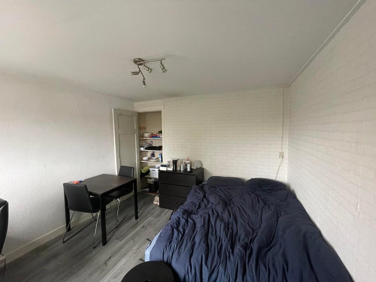 Room (13m²) near Tilburg city center - Image 3